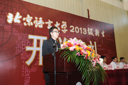 在校生代表、人文学院陶杜平同学发言 在校生代表、人文学院陶杜平同学发言