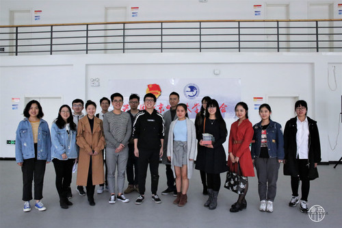 1 两校学生会工作人员合影留念 1 两校学生会工作人员合影留念