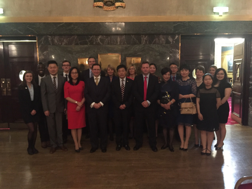 庆祝晚宴人员合影 庆祝晚宴人员合影