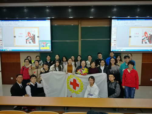 工作人员和老师合影 工作人员和老师合影