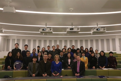 培训班学员与谢大校方、孔院人员合影 培训班学员与谢大校方、孔院人员合影