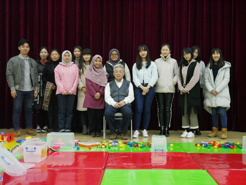 董老师和第三期篆刻班学员合影 董老师和第三期篆刻班学员合影