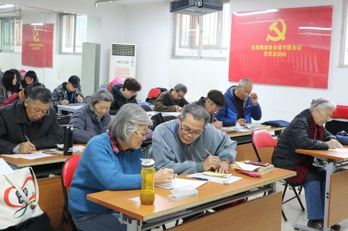 4老人们给志愿者写信 4老人们给志愿者写信