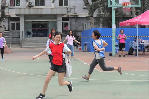 1 比赛现场 1 比赛现场