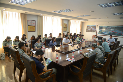 2. 慰问座谈会现场 2. 慰问座谈会现场