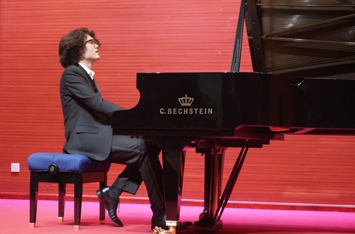 1 钢琴家郭鑫冉 1 钢琴家郭鑫冉