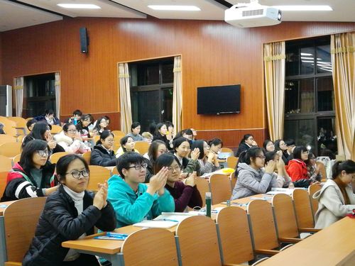 同学们认真听讲 同学们认真听讲