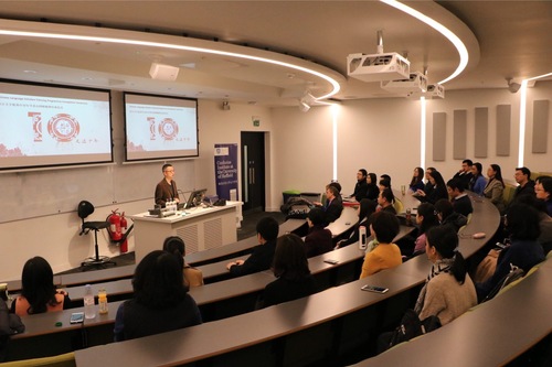 谢菲尔德大学孔子学院中方院长居峰博士为结业典礼致辞 谢菲尔德大学孔子学院中方院长居峰博士为结业典礼致辞