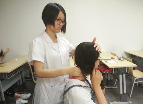 2 推拿示范 2 推拿示范