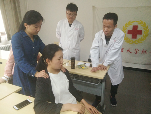 3 同学进行操作练习 3 同学进行操作练习