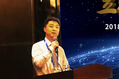 李炜院长作《坚持立德树人,创新发展模式》主题报告 李炜院长作《坚持立德树人,创新发展模式》主题报告
