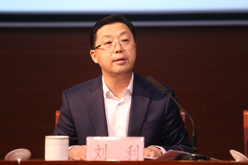 刘利校长作动员报告 刘利校长作动员报告