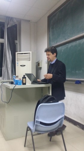 欧杰教授在团委法语沙龙发言 欧杰教授在团委法语沙龙发言