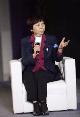 刘和平老师主持会议 刘和平老师主持会议