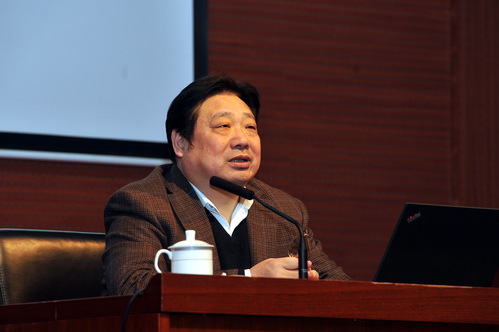 李书记做辅导报告 李书记做辅导报告