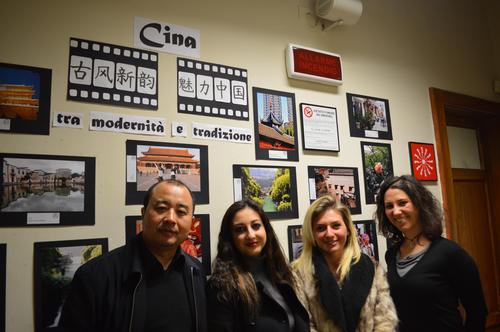 郁院长与摄影比赛获奖选手合影留念 郁院长与摄影比赛获奖选手合影留念