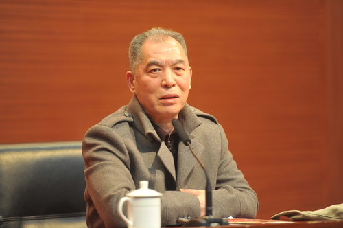 梁晓声委员作报告 梁晓声委员作报告