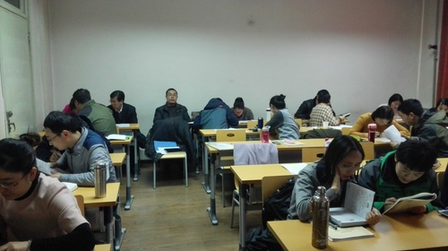 曹志耘副校长在培训学院听课 曹志耘副校长在培训学院听课