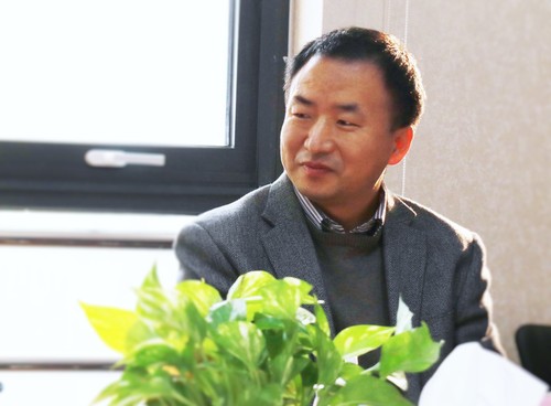 译研中心执行主任徐宝锋 译研中心执行主任徐宝锋