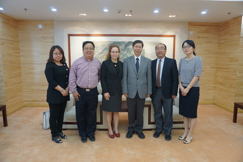 崔希量校长与中以学术交流促进会主席carice教授合影 崔希量校长与中以学术交流促进会主席carice教授合影