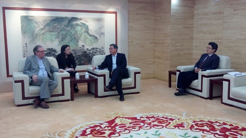 王鲁新副书记与CIUTI主席彼得斯教授会谈 王鲁新副书记与CIUTI主席彼得斯教授会谈