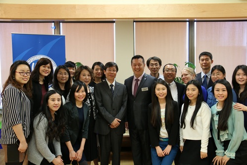 北语代表团与佐治亚州立大学孔院工作人员合影 北语代表团与佐治亚州立大学孔院工作人员合影