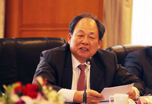 校工会主席、青教赛领导小组组长林国立主持颁奖仪式 校工会主席、青教赛领导小组组长林国立主持颁奖仪式