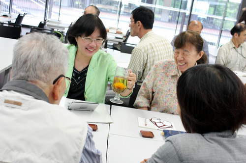 边品尝边交流-001 边品尝边交流-001