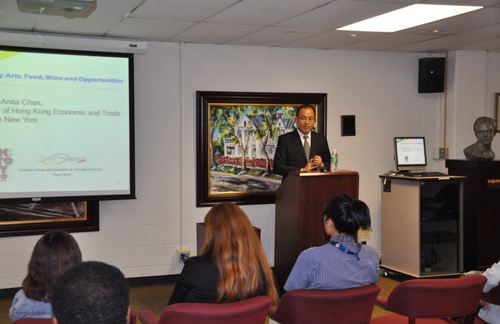 1顾院长为讲座主持-001 1顾院长为讲座主持-001