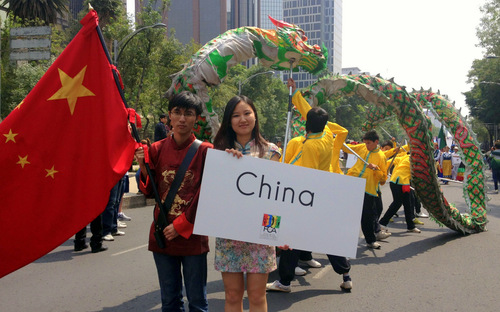 图片1 孔院师生在友博会开幕式上-001 图片1 孔院师生在友博会开幕式上-001