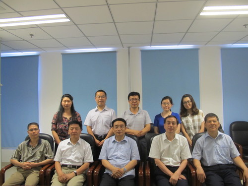 与专家组合影 与专家组合影