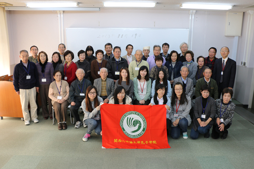 参加活动的老年大学学生合影 参加活动的老年大学学生合影