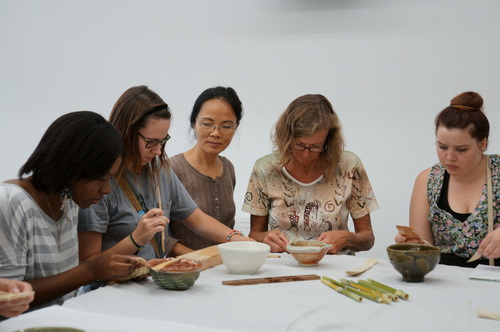 图片2.学员们自己动手制作毛笔-001 图片2.学员们自己动手制作毛笔-001