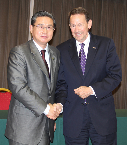 王鲁新书记与南卡州教育厅Dr. Mick Zais厅长会谈 王鲁新书记与南卡州教育厅Dr. Mick Zais厅长会谈