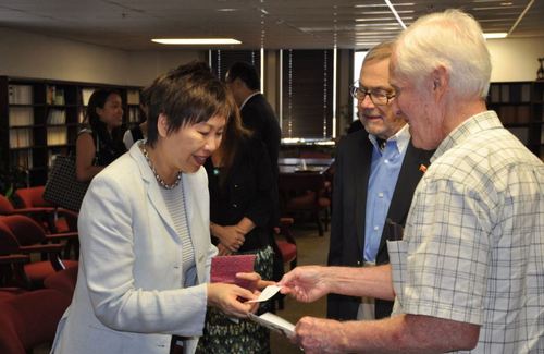 3听众们与陈领事交流讨论-001 3听众们与陈领事交流讨论-001