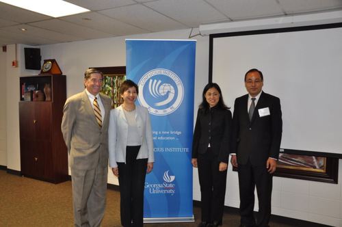 会后与听众亲切合影 会后与听众亲切合影