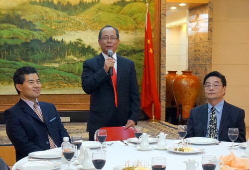 图片2.邱小琪大使向全体培训教师致辞 图片2.邱小琪大使向全体培训教师致辞