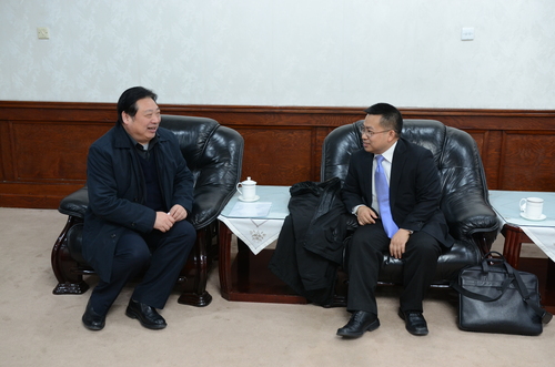 李宇明书记与阮院长亲切交谈 李宇明书记与阮院长亲切交谈