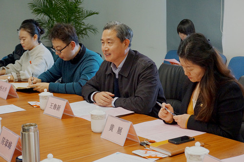 1 王鲁新副书记汇报我校防艾工作整体情况 1 王鲁新副书记汇报我校防艾工作整体情况