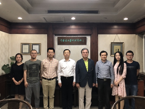 刘利校长、高木圣雨教授和朱天曙教授与北语书法专业教师和在校博士生 刘利校长、高木圣雨教授和朱天曙教授与北语书法专业教师和在校博士生