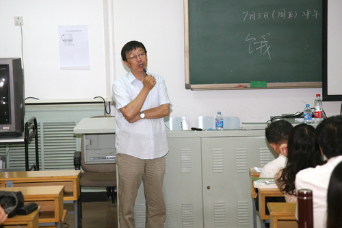 张和生教授在汉语速成学院做学术讲座 张和生教授在汉语速成学院做学术讲座