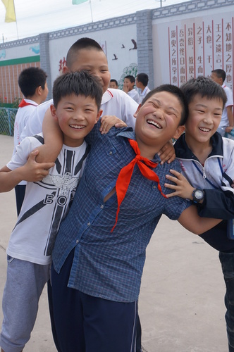 孩子们开心大笑 孩子们开心大笑