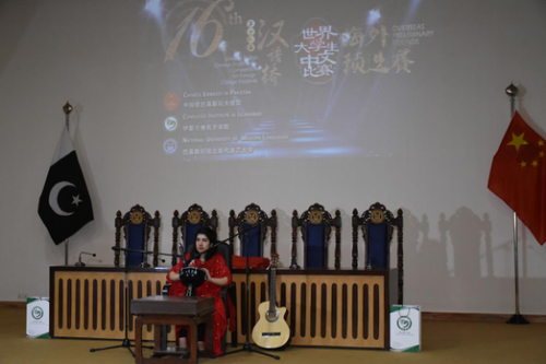 串烧(展示了手鼓、吉他等乐器) 串烧(展示了手鼓、吉他等乐器)