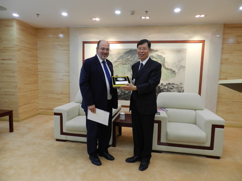 崔希亮校长会见古巴驻华大使 崔希亮校长会见古巴驻华大使