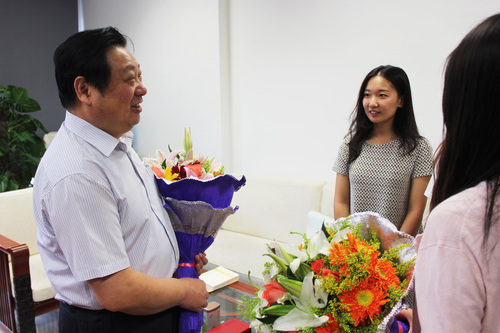 李宇明书记同学生代表交流 李宇明书记同学生代表交流