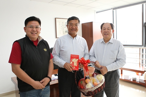 亲切慰问戚德祥副校长 亲切慰问戚德祥副校长