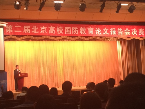 孟繁智同学进行报告 孟繁智同学进行报告