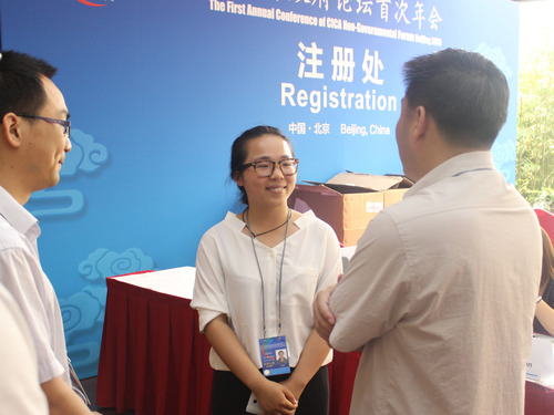 2常宇书记向北语志愿者负责人刘莎莎老师了解我校志愿者上岗情况 2常宇书记向北语志愿者负责人刘莎莎老师了解我校志愿者上岗情况