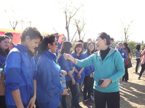 赵金艳部长同我校留学生亲切交流 赵金艳部长同我校留学生亲切交流