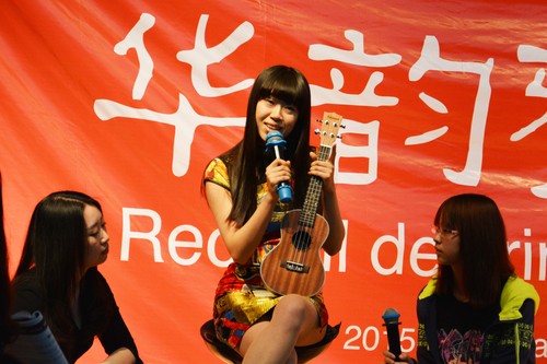 选手进行才艺展示 选手进行才艺展示